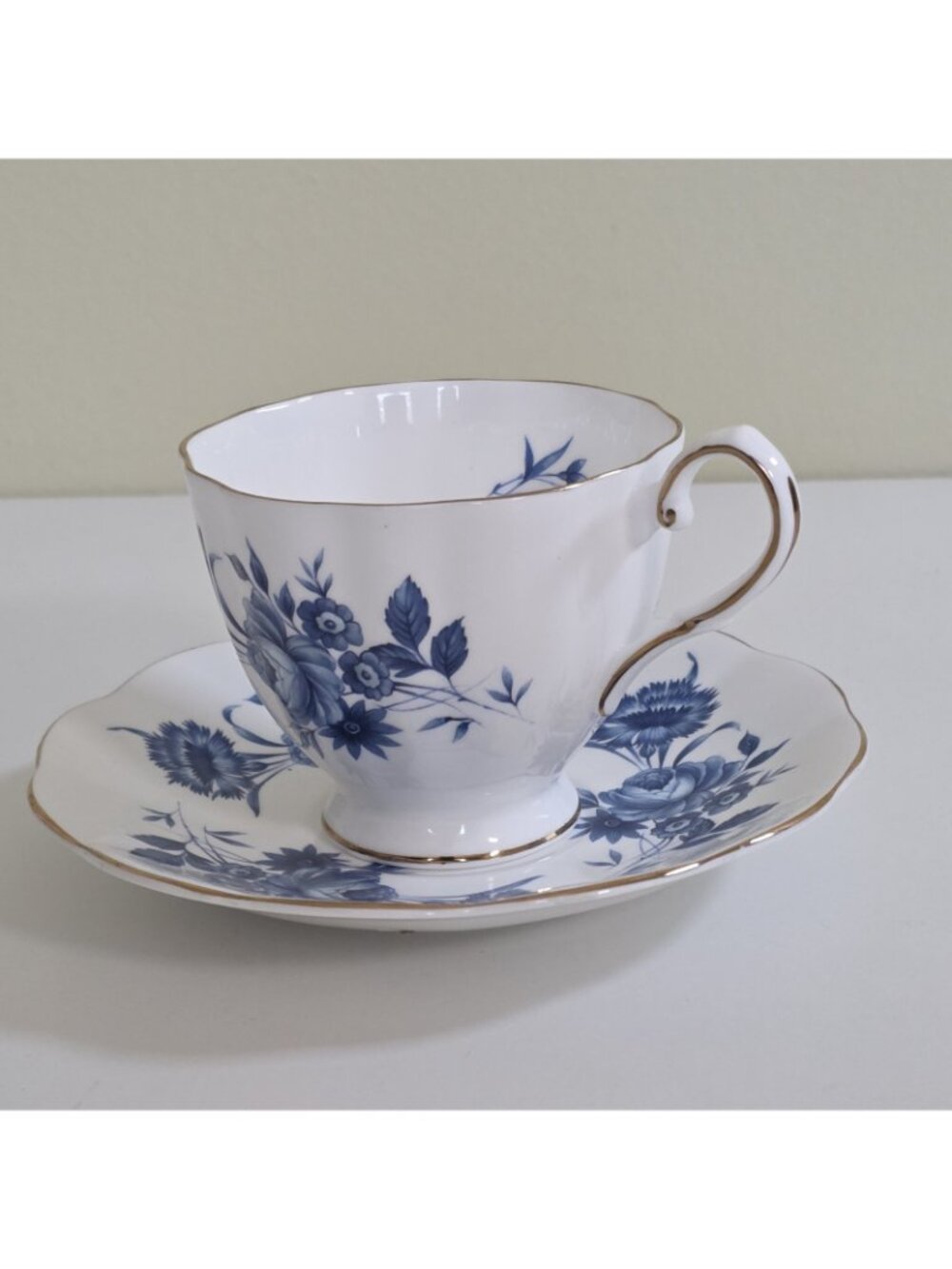 Vintage Sandringham English Bone China Teacup & Saucer Set Blue Roses Gold Trim - Picture 2 of 14